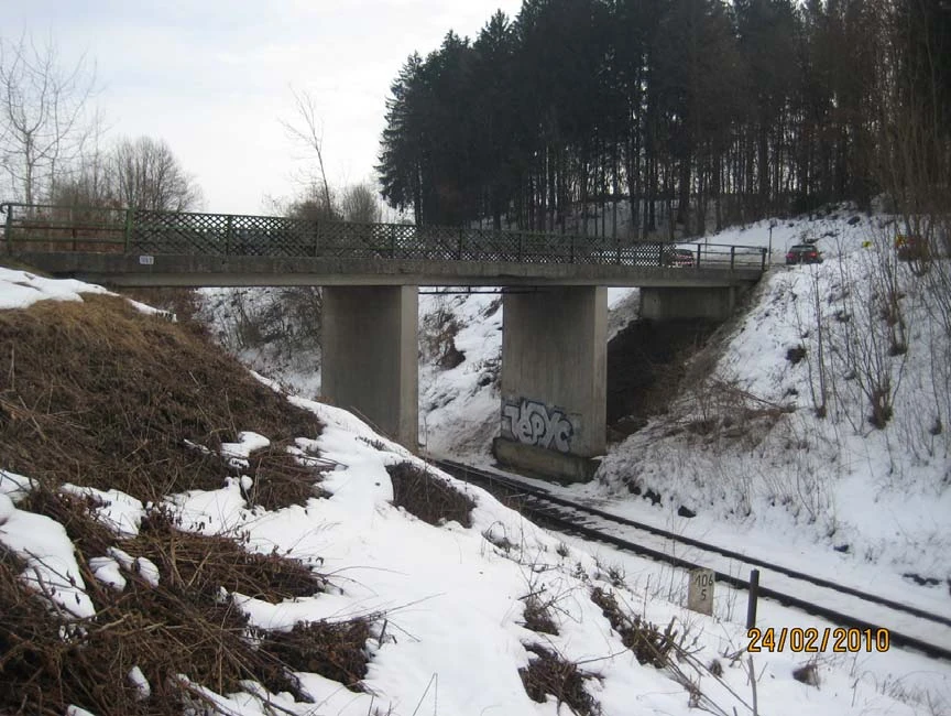 Bahnunterführung im Winter